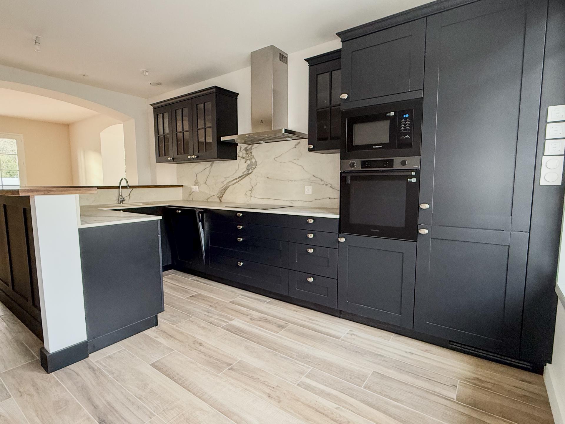 Photo 4 of the listing.