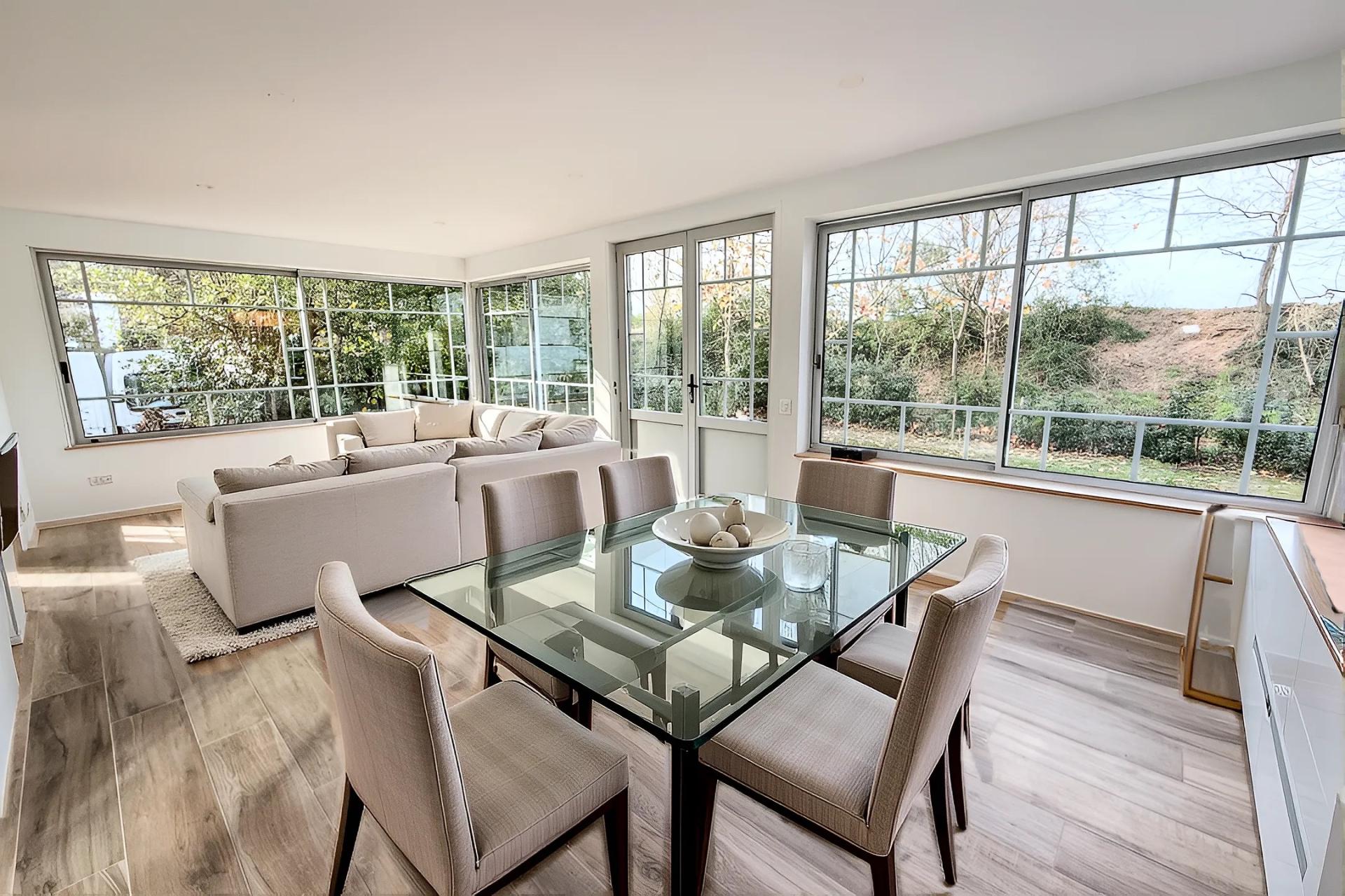 Photo 5 of the listing.