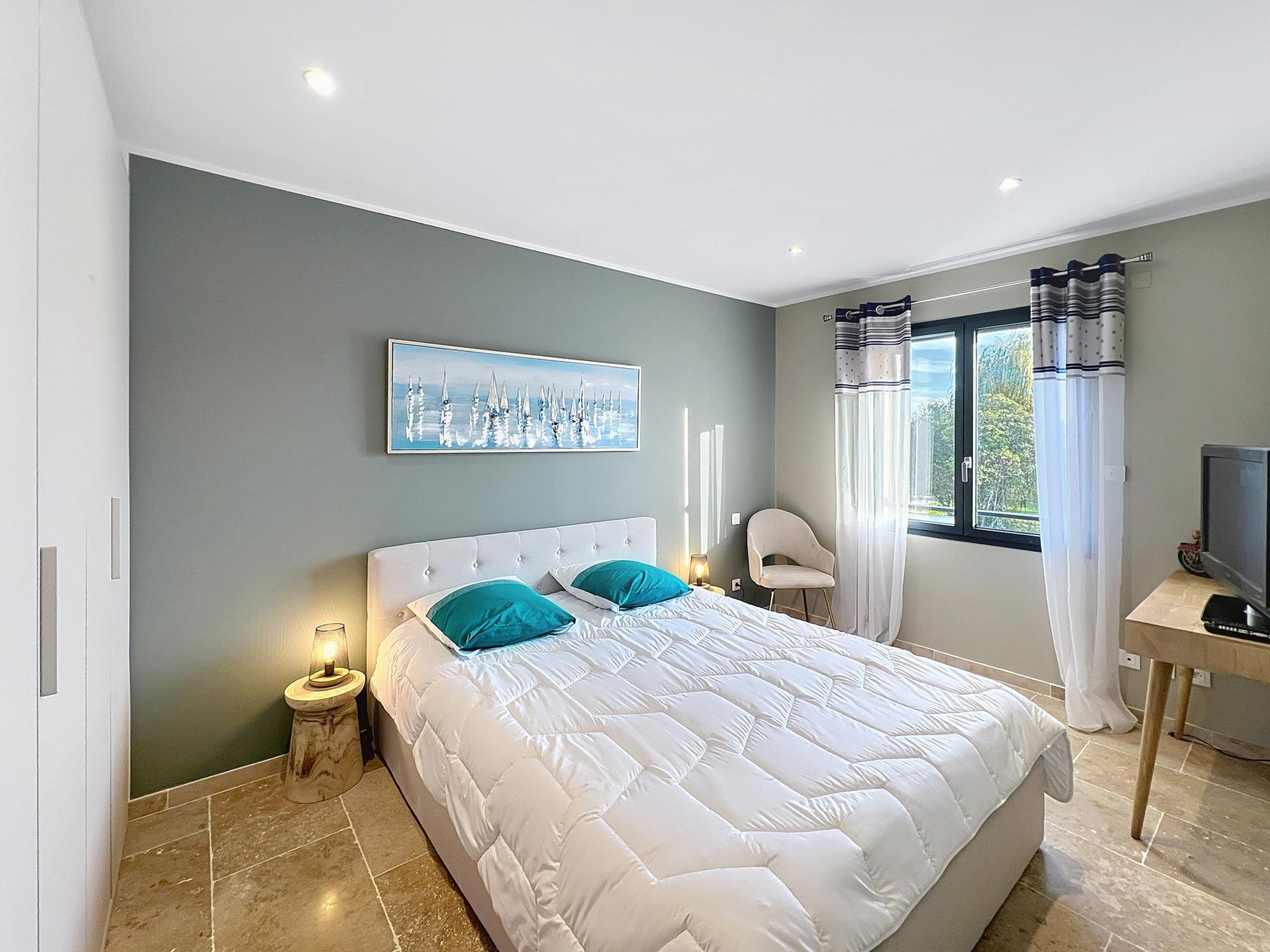 Photo 7 of the listing.