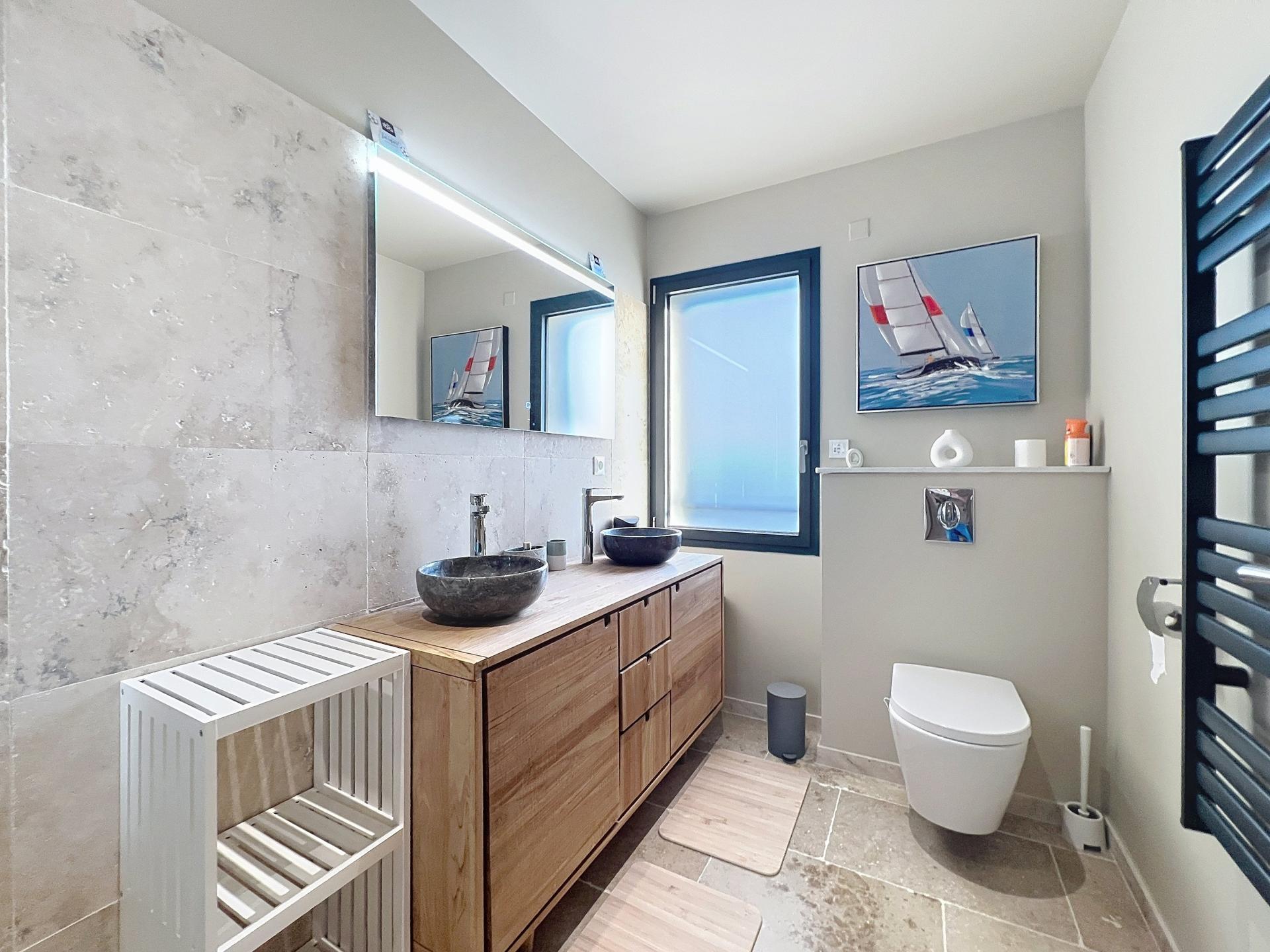 Photo 8 of the listing.