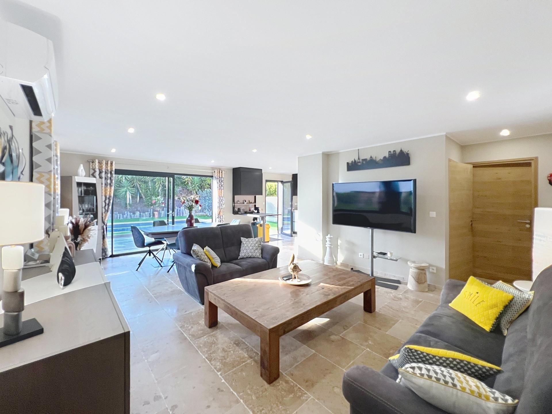 Photo 3 of the listing.