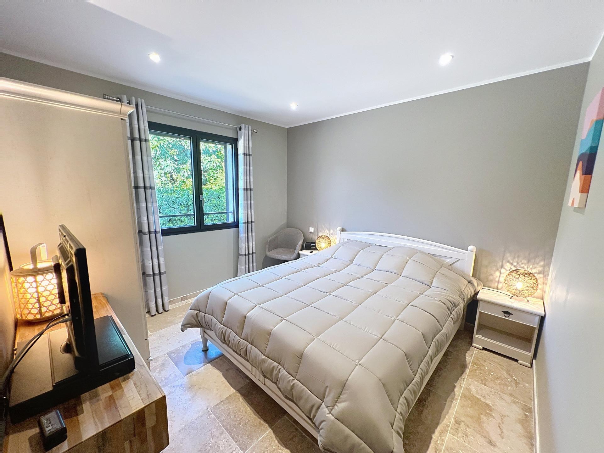 Photo 9 of the listing.