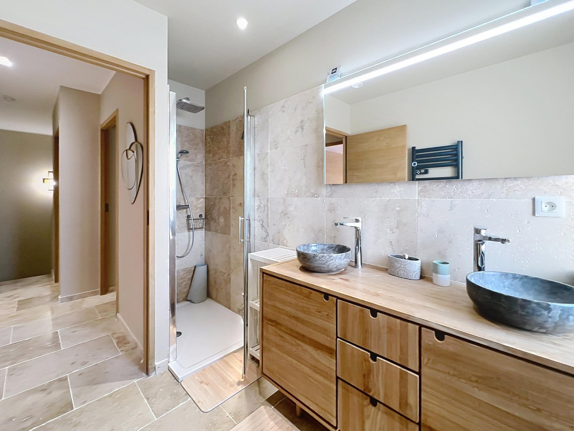 Photo 10 of the listing.