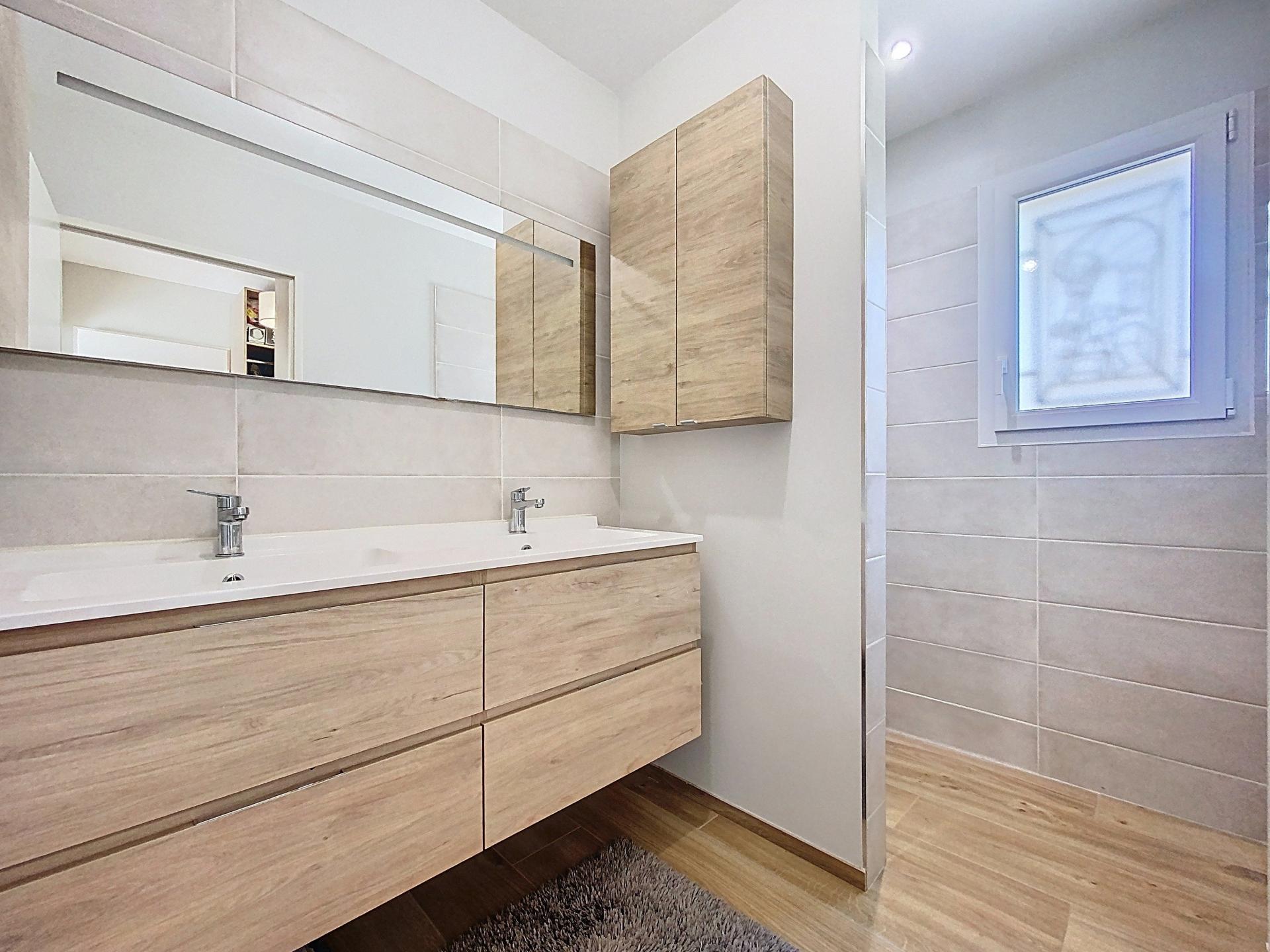 Photo 10 of the listing.