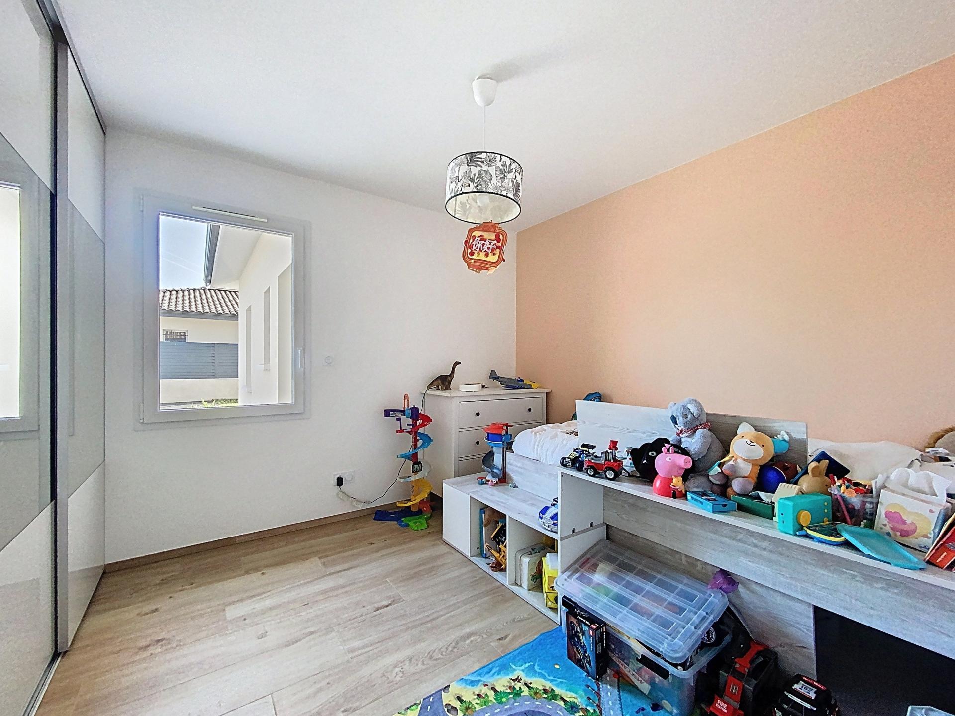 Photo 14 of the listing.