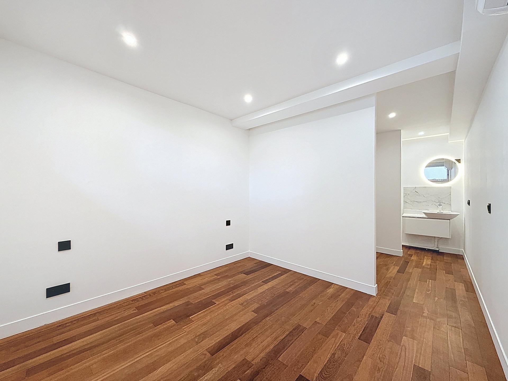 Photo 4 of the listing.