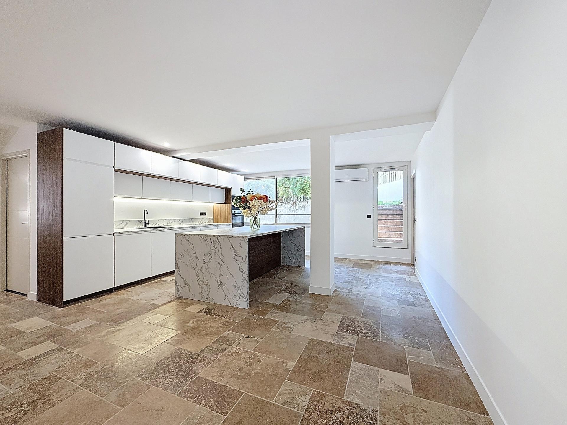 Photo 2 of the listing.