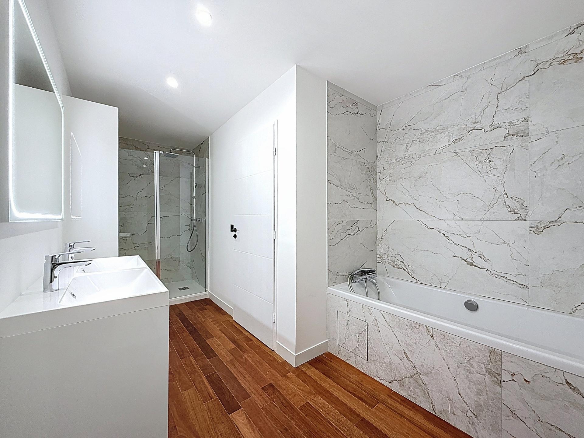 Photo 7 of the listing.