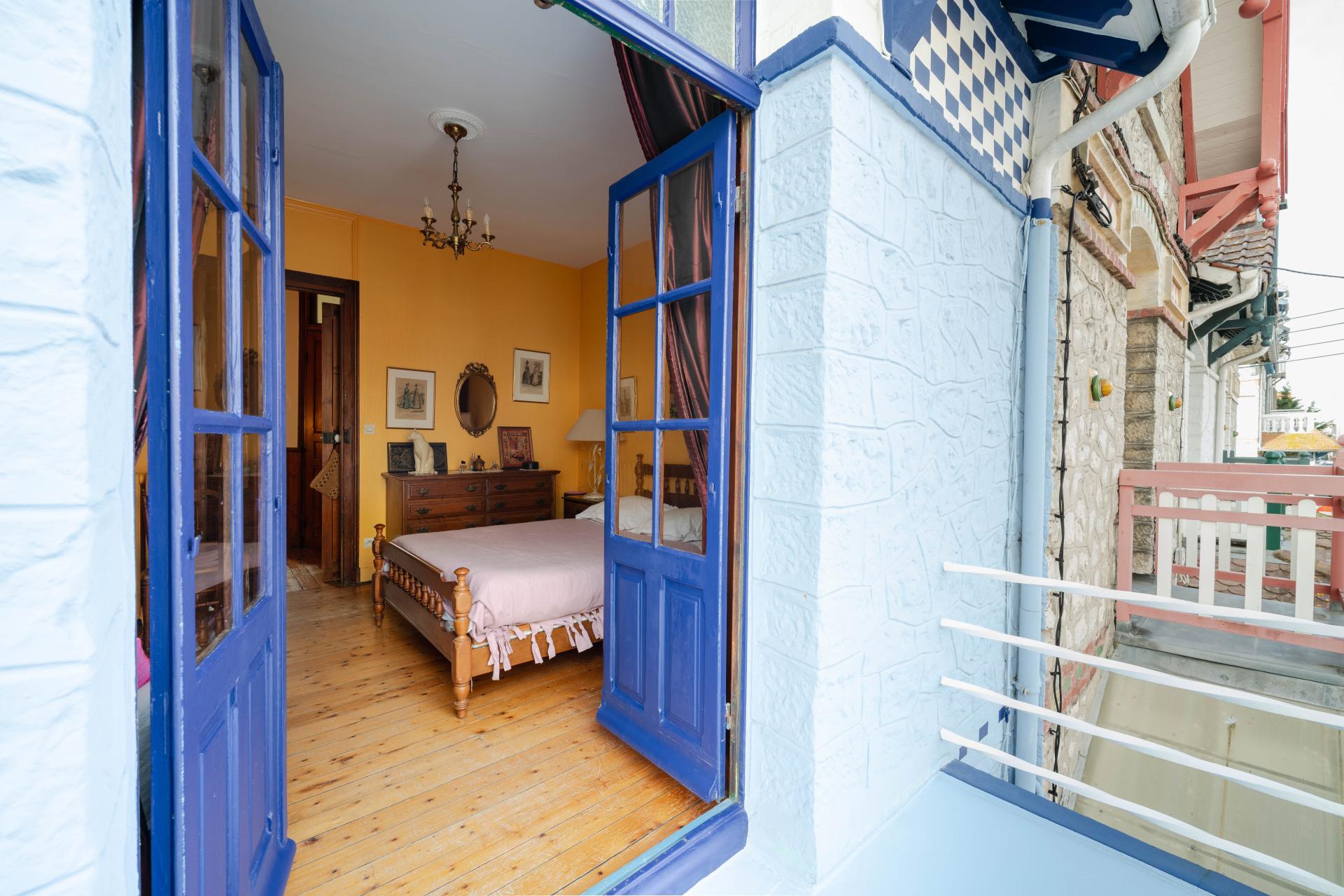 Photo 8 of the listing.