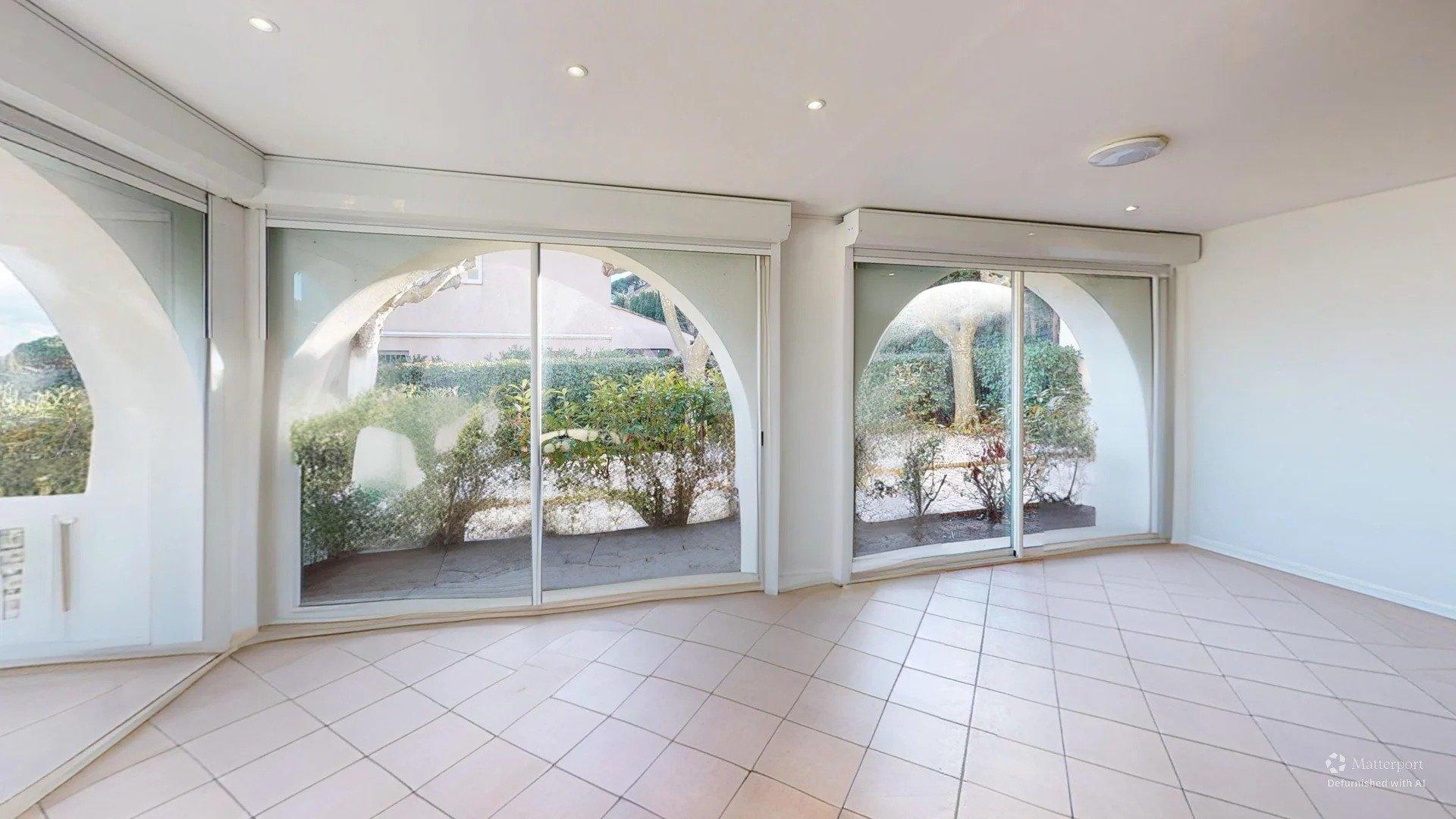 Photo 3 of the listing.