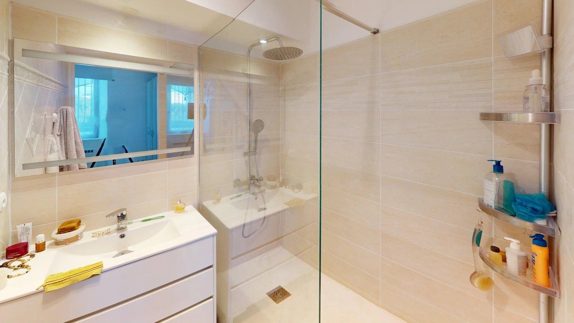 Photo 9 of the listing.