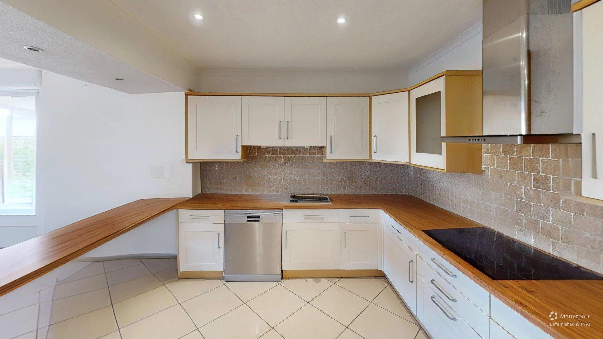 Photo 7 of the listing.