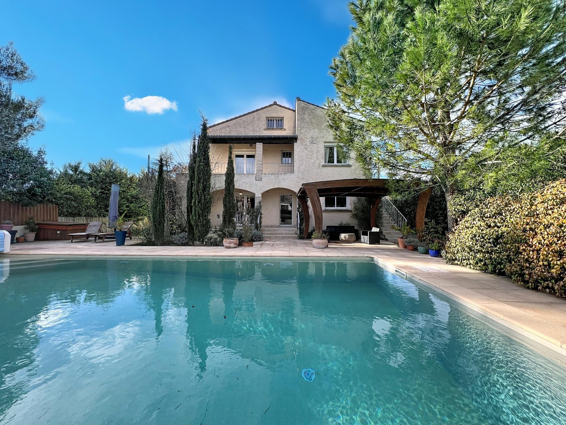 Photo 2 of the listing.