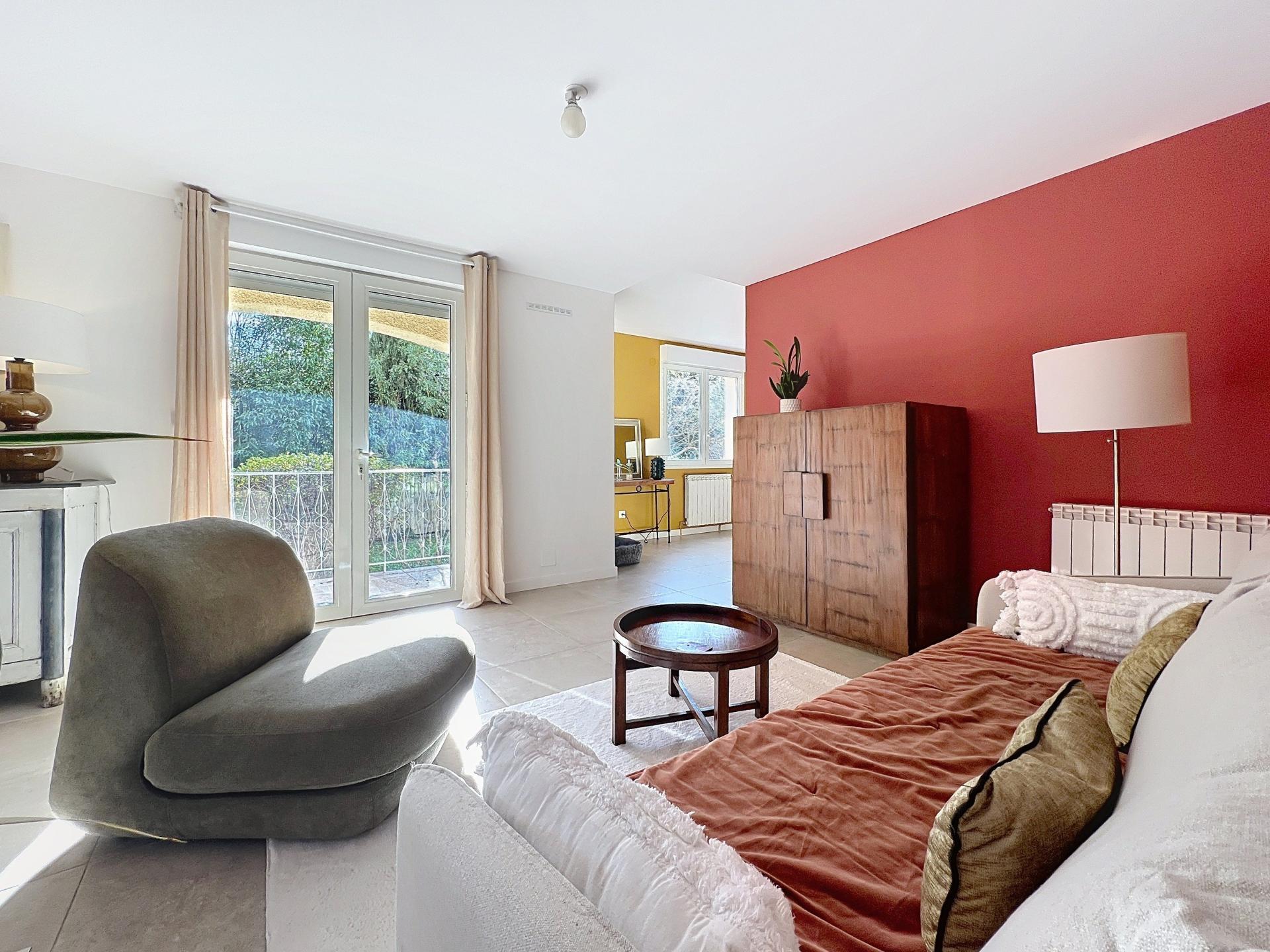 Photo 8 of the listing.