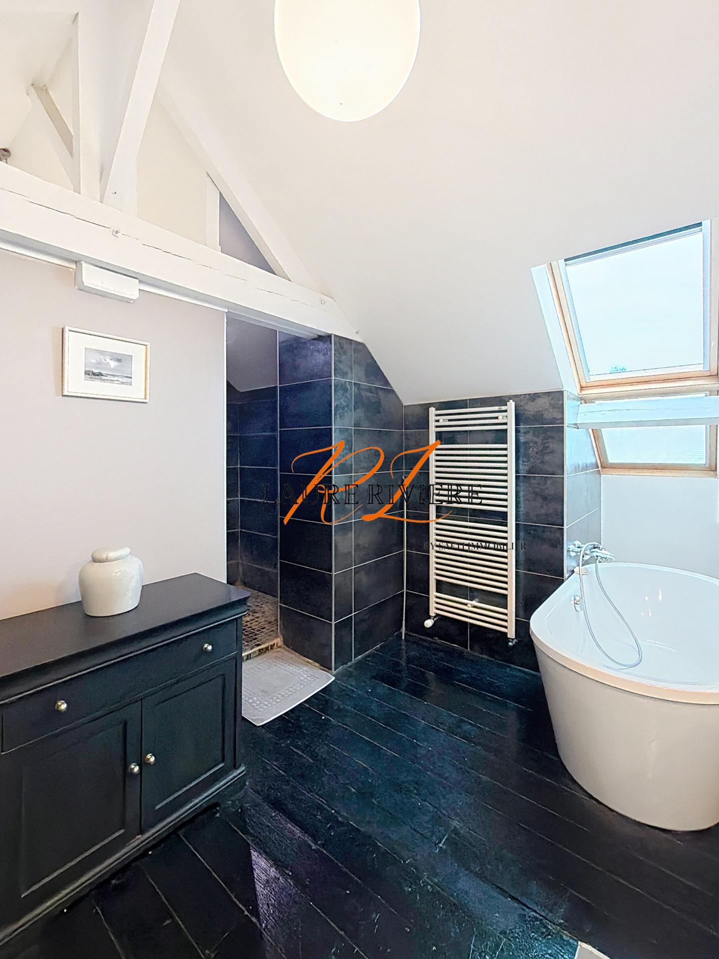 Photo 7 of the listing.