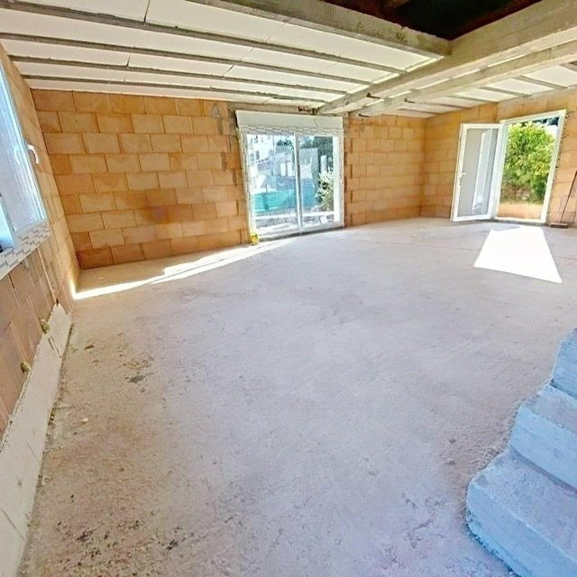 Photo 7 of the listing.