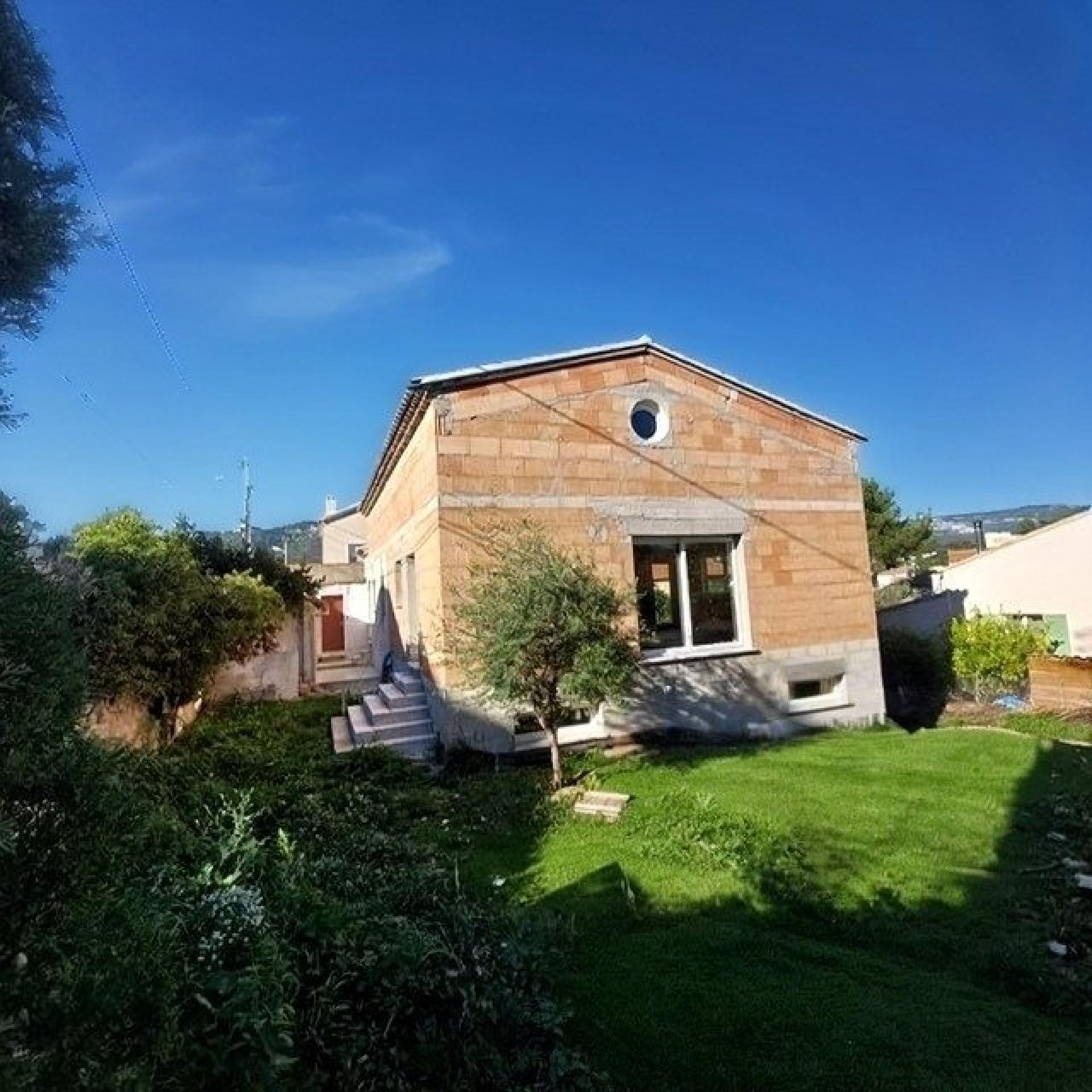 Photo 4 of the listing.