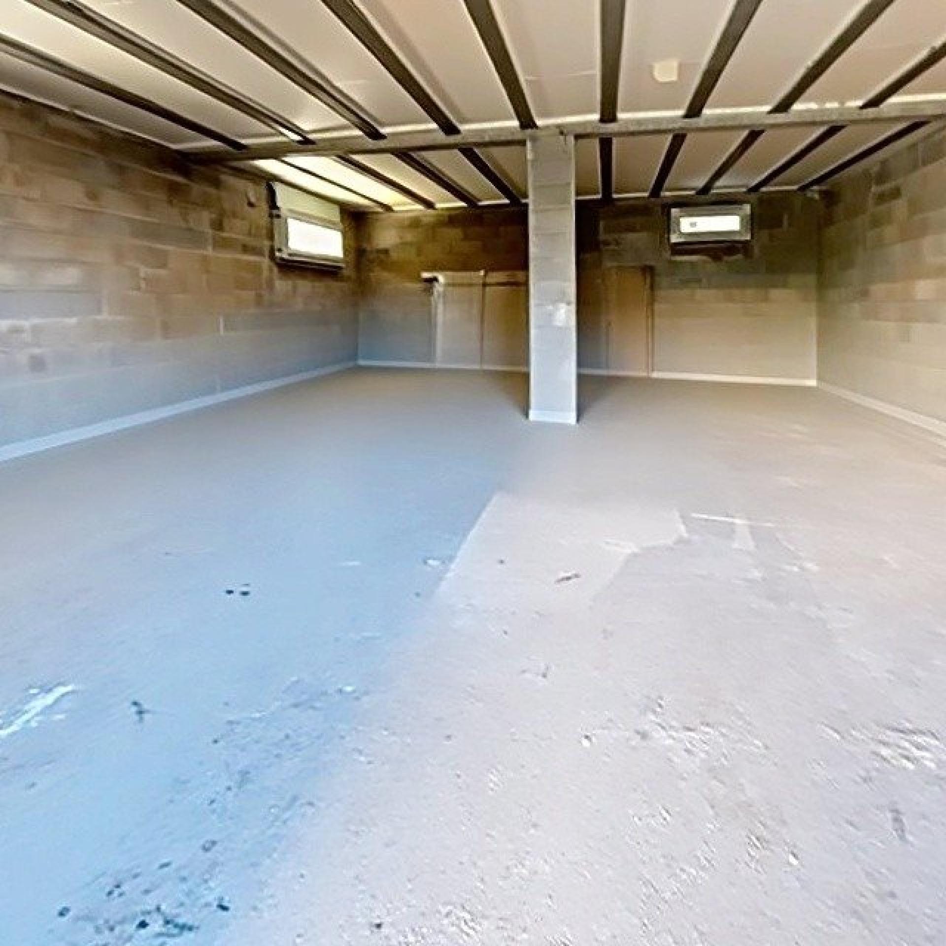 Photo 11 of the listing.