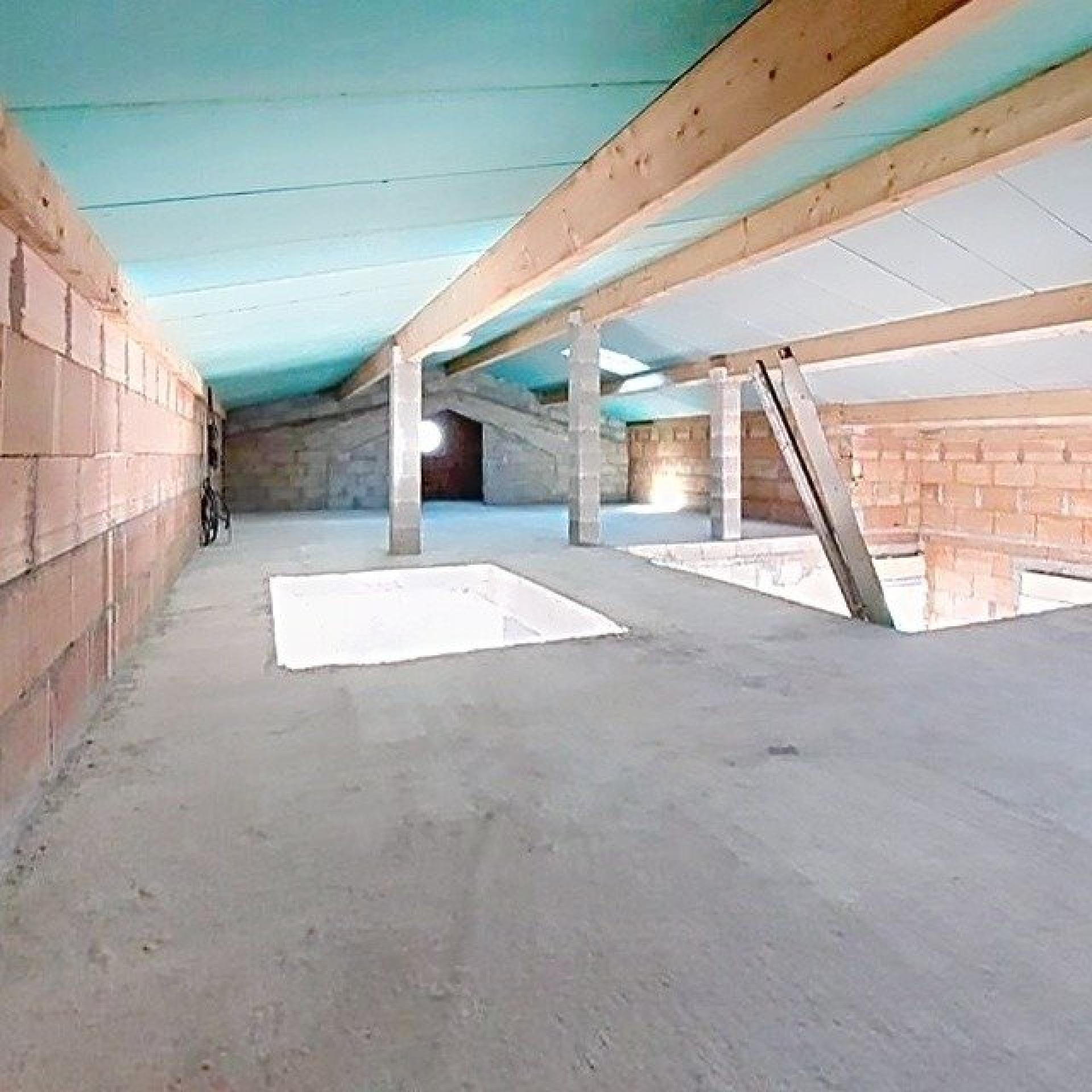 Photo 5 of the listing.