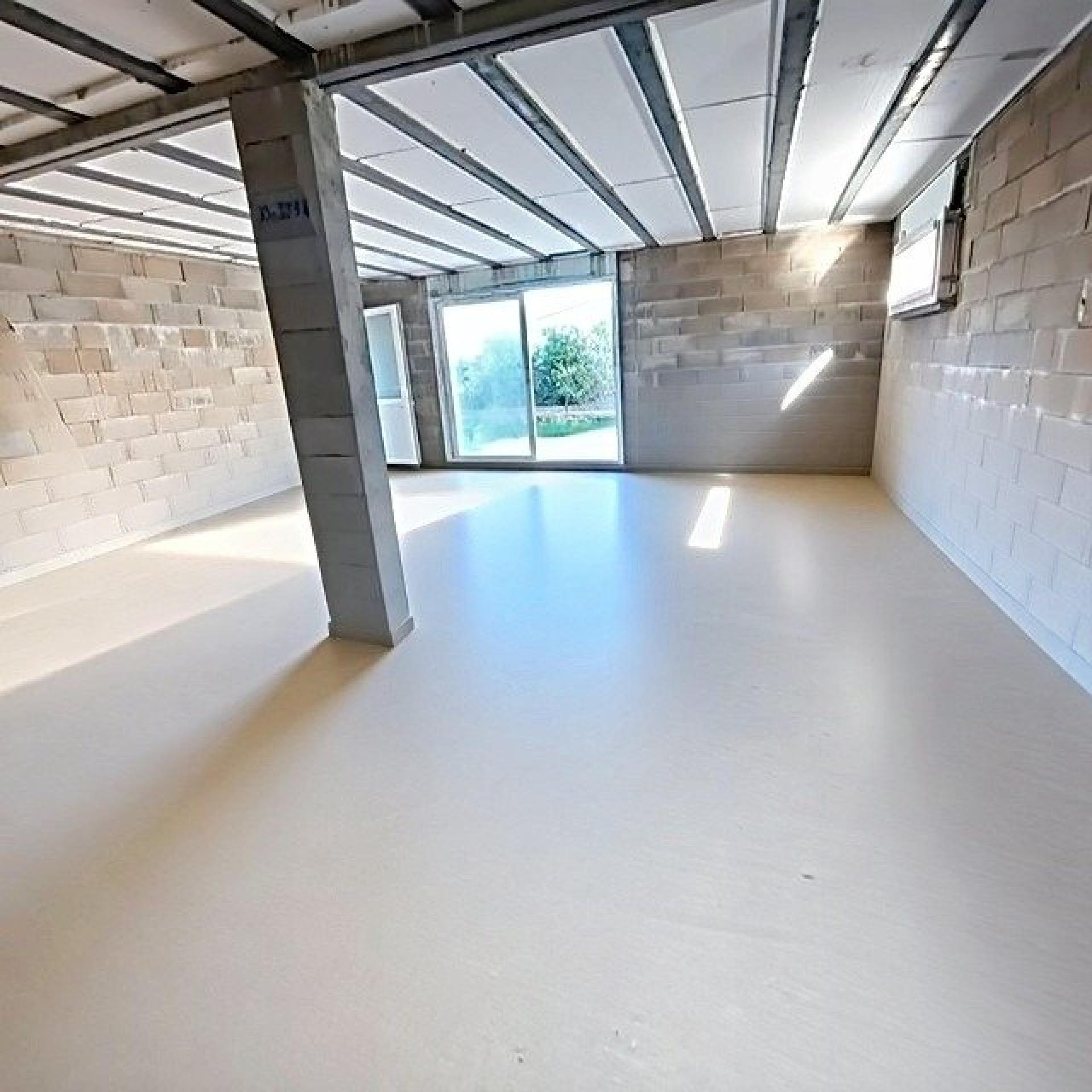 Photo 9 of the listing.