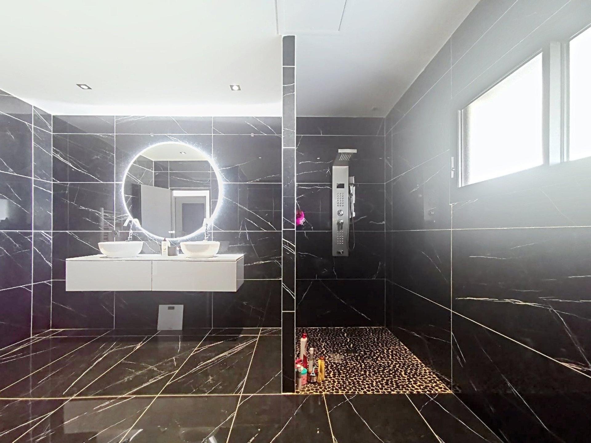 Photo 3 of the listing.