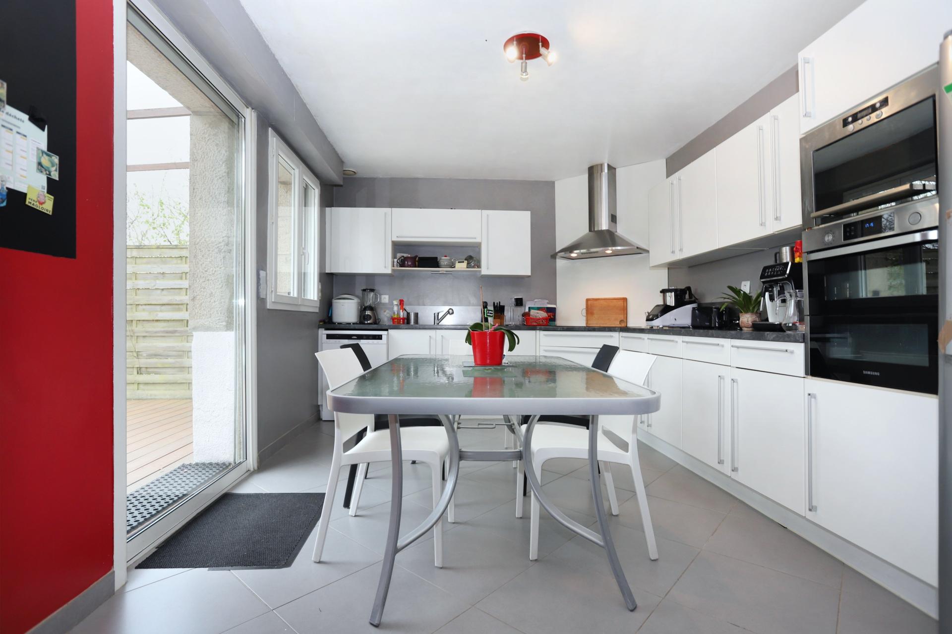 Photo 3 of the listing.