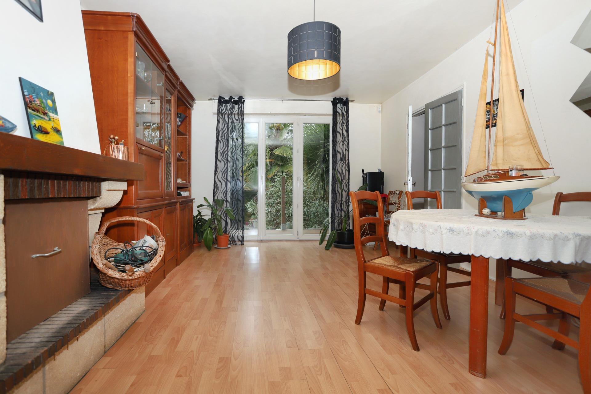 Photo 6 of the listing.