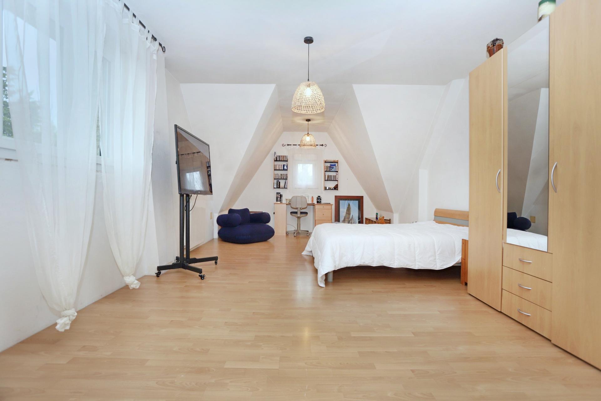 Photo 9 of the listing.