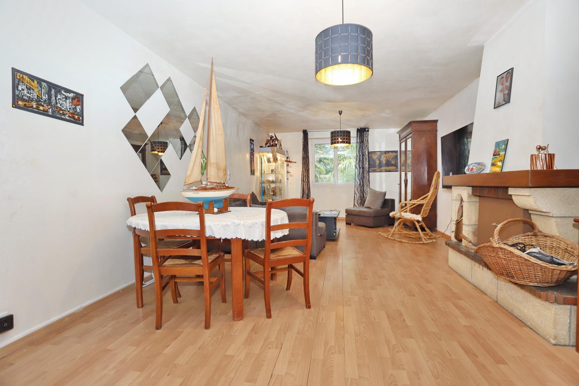 Photo 4 of the listing.