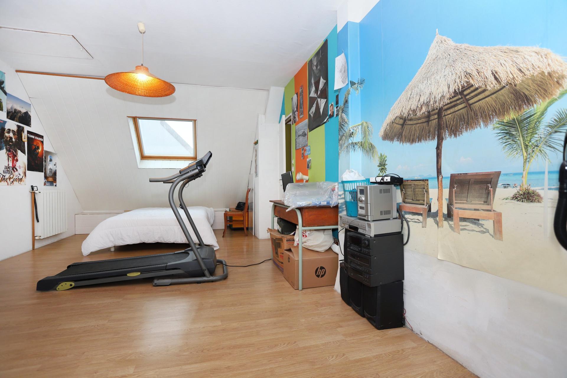 Photo 11 of the listing.