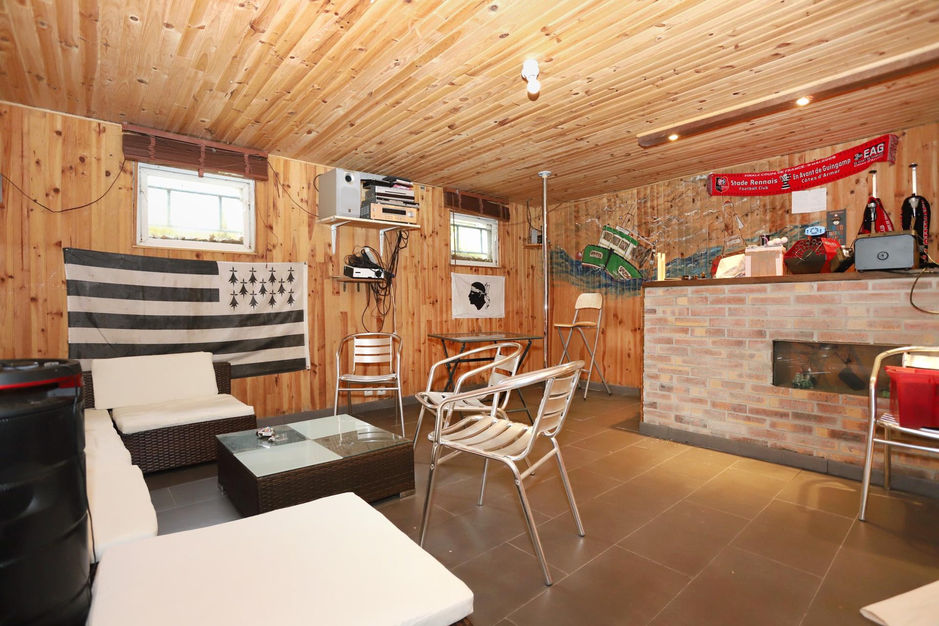 Photo 13 of the listing.