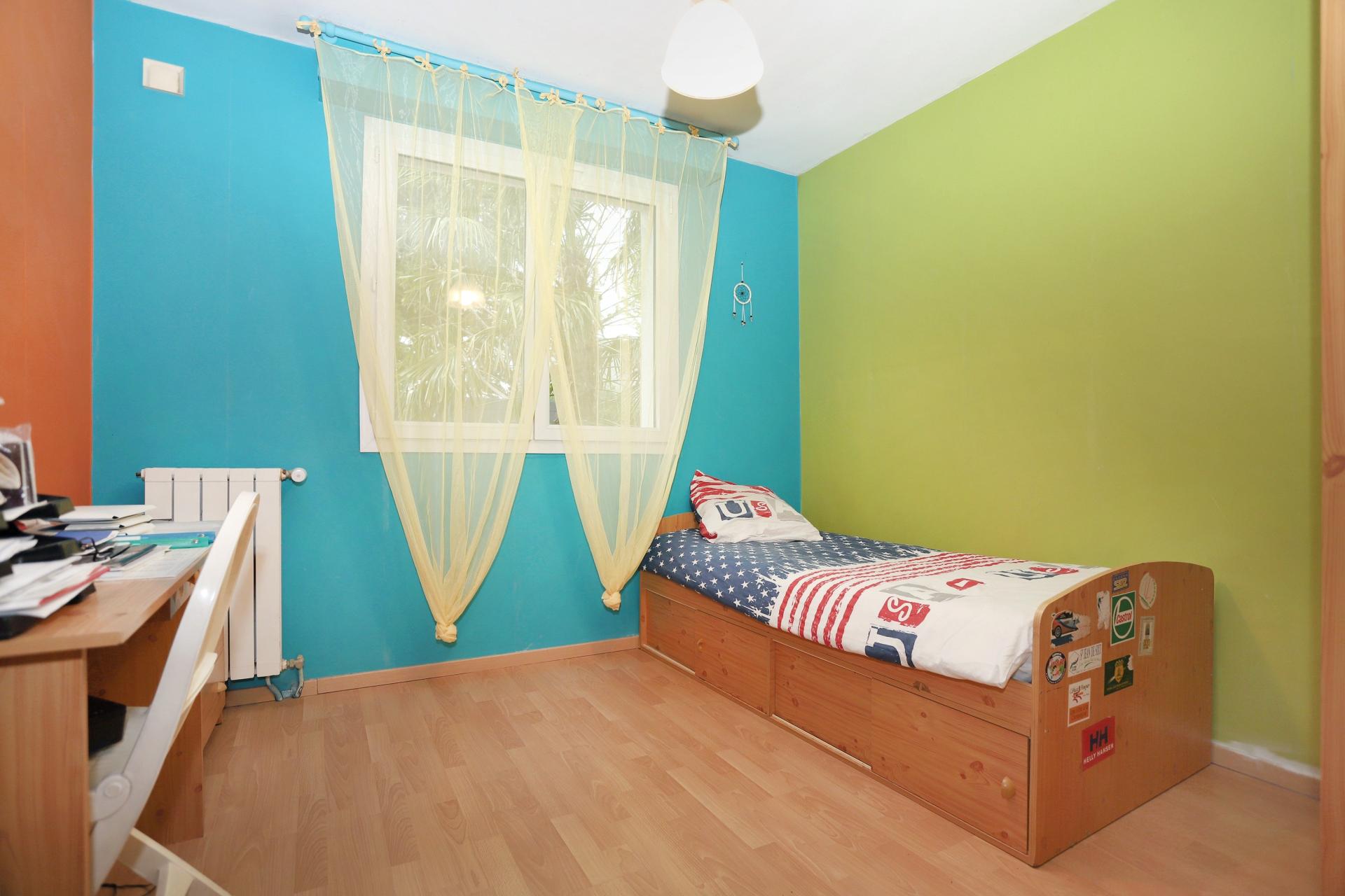 Photo 8 of the listing.