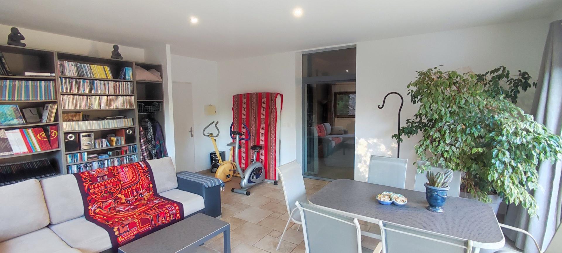 Photo 7 of the listing.