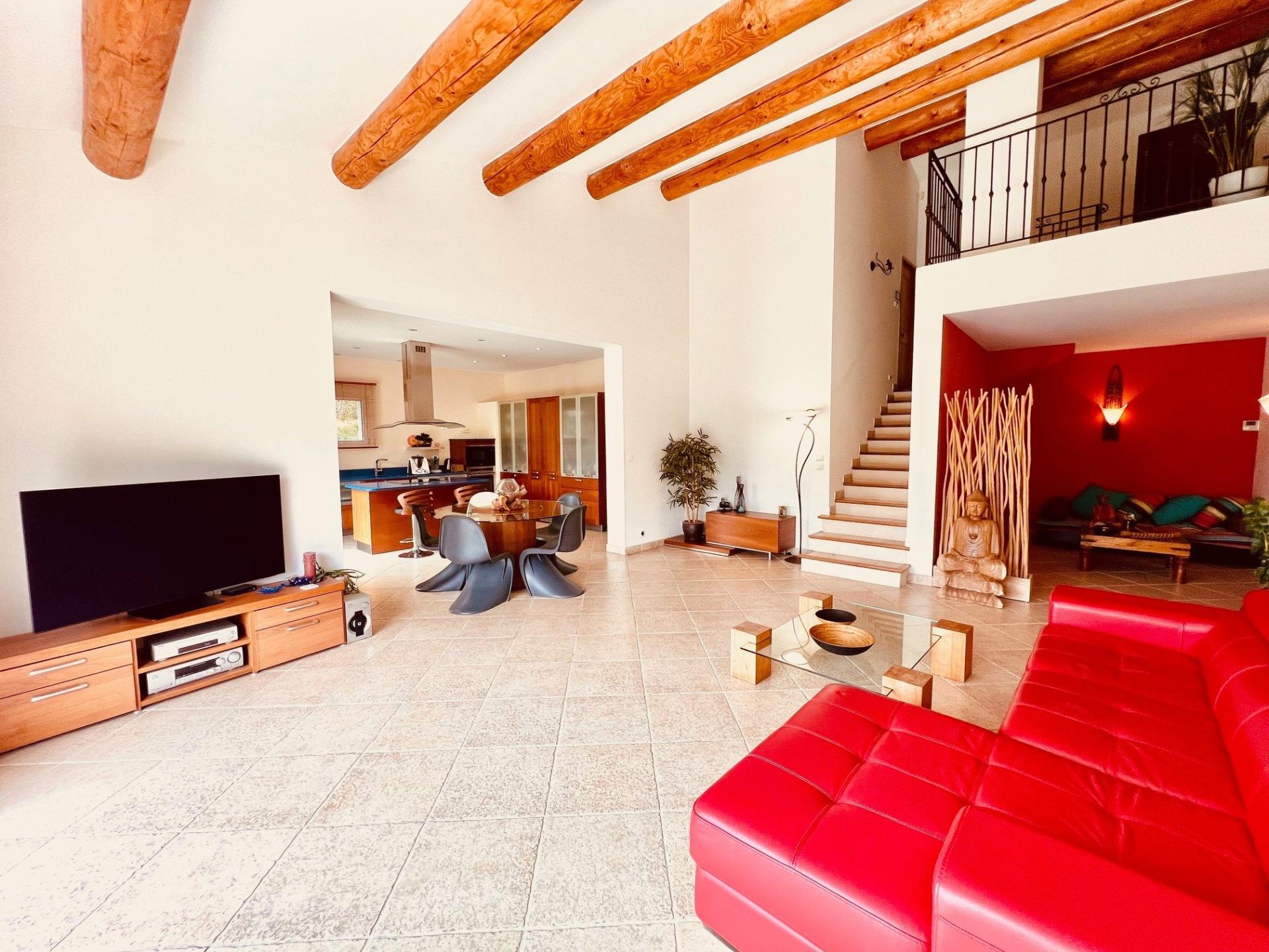 Photo 4 of the listing.