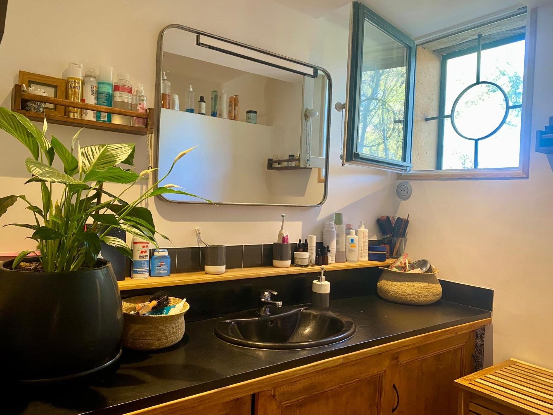 Photo 11 of the listing.