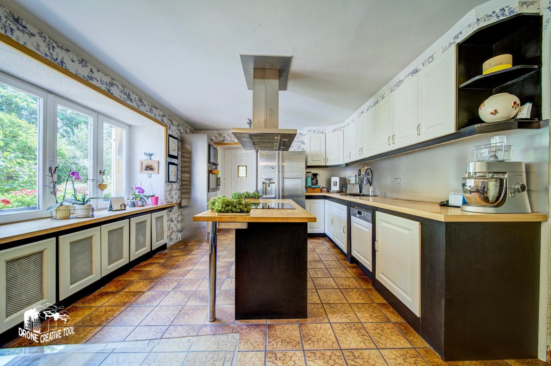 Photo 3 of the listing.