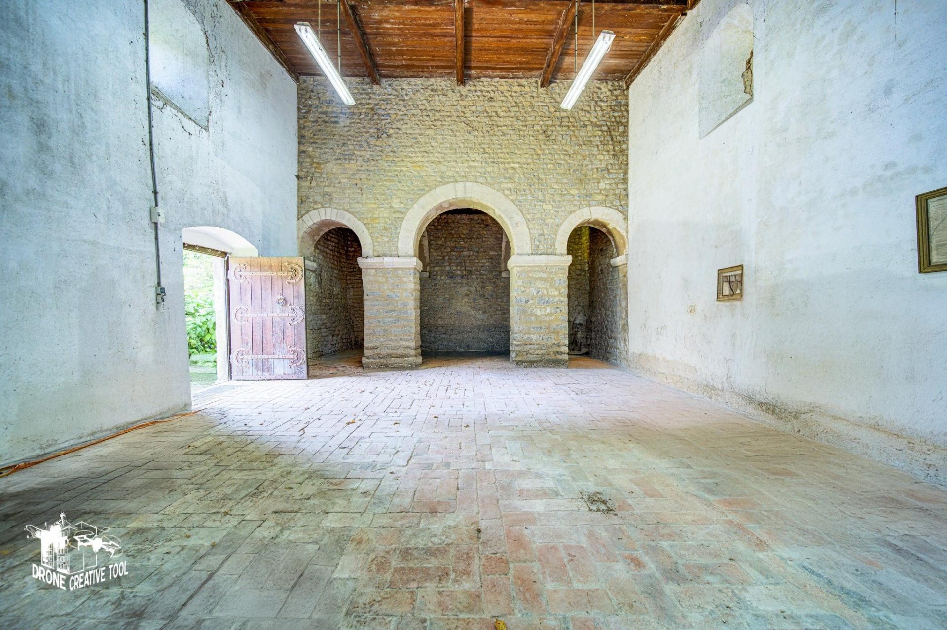 Photo 14 of the listing.