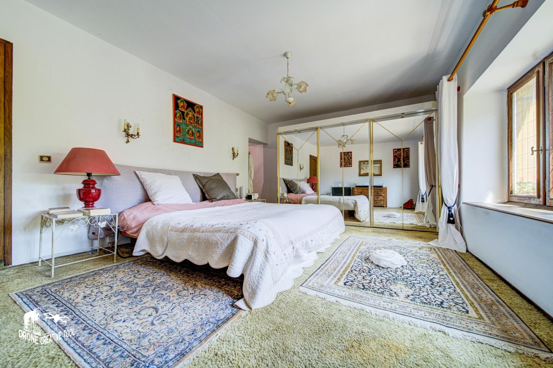 Photo 7 of the listing.