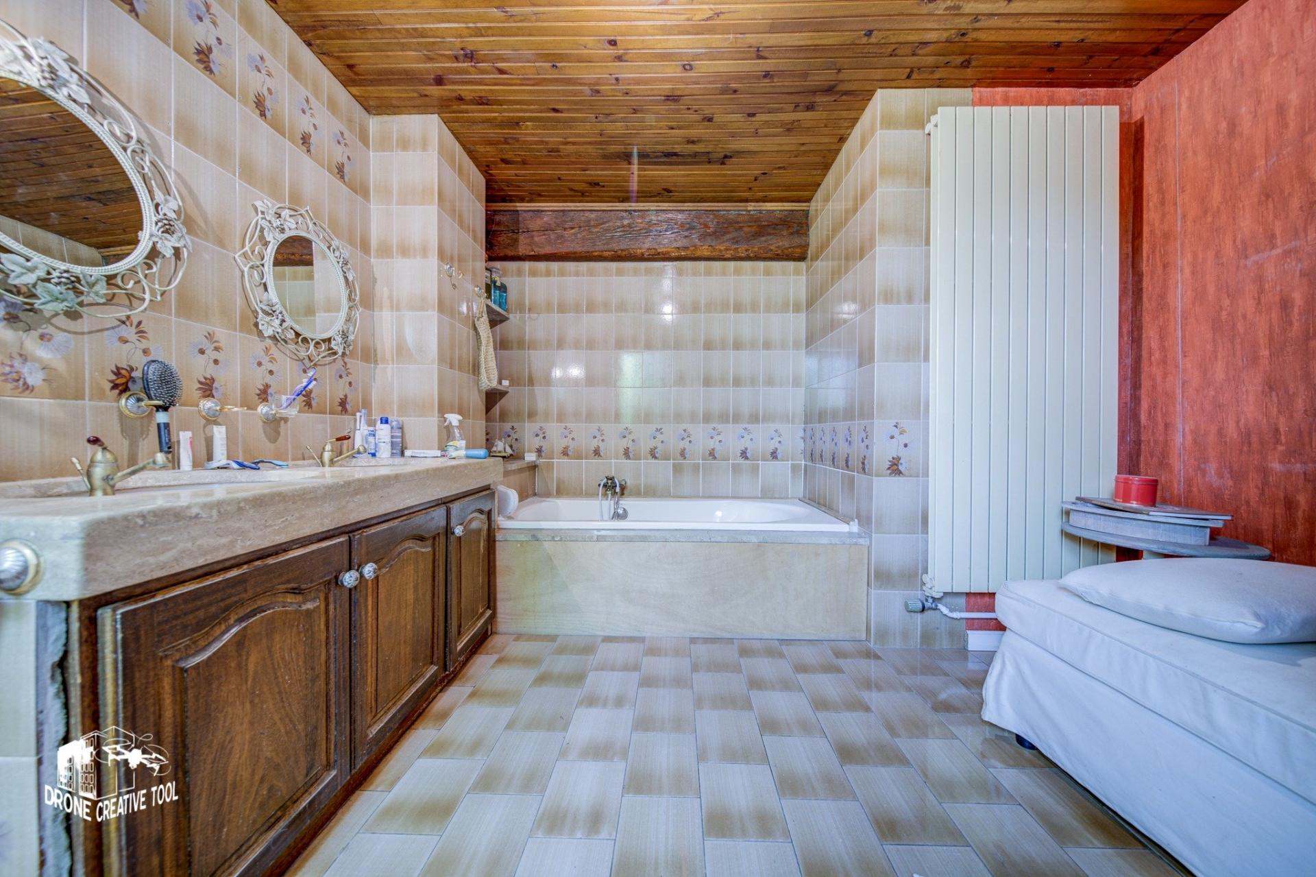 Photo 9 of the listing.