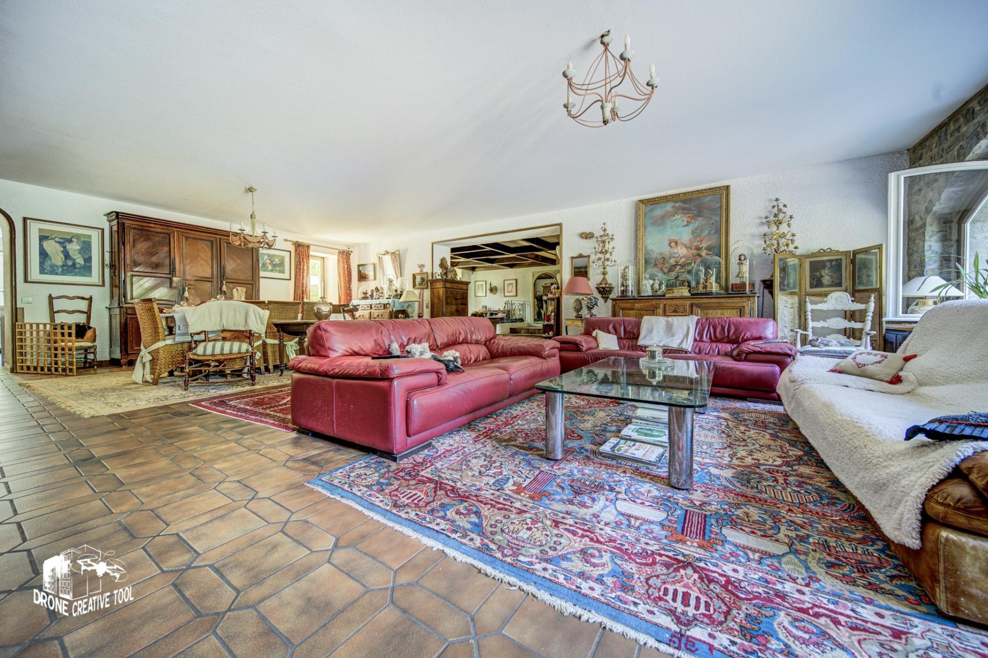 Photo 5 of the listing.