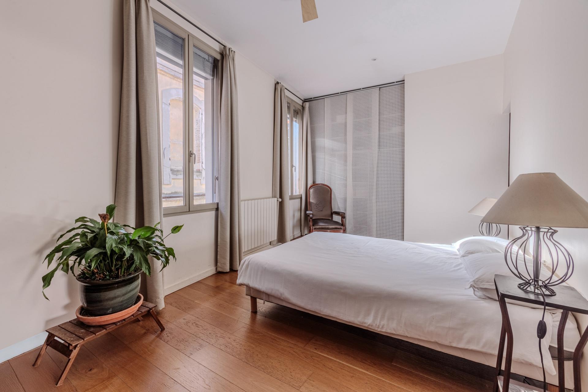 Photo 8 of the listing.