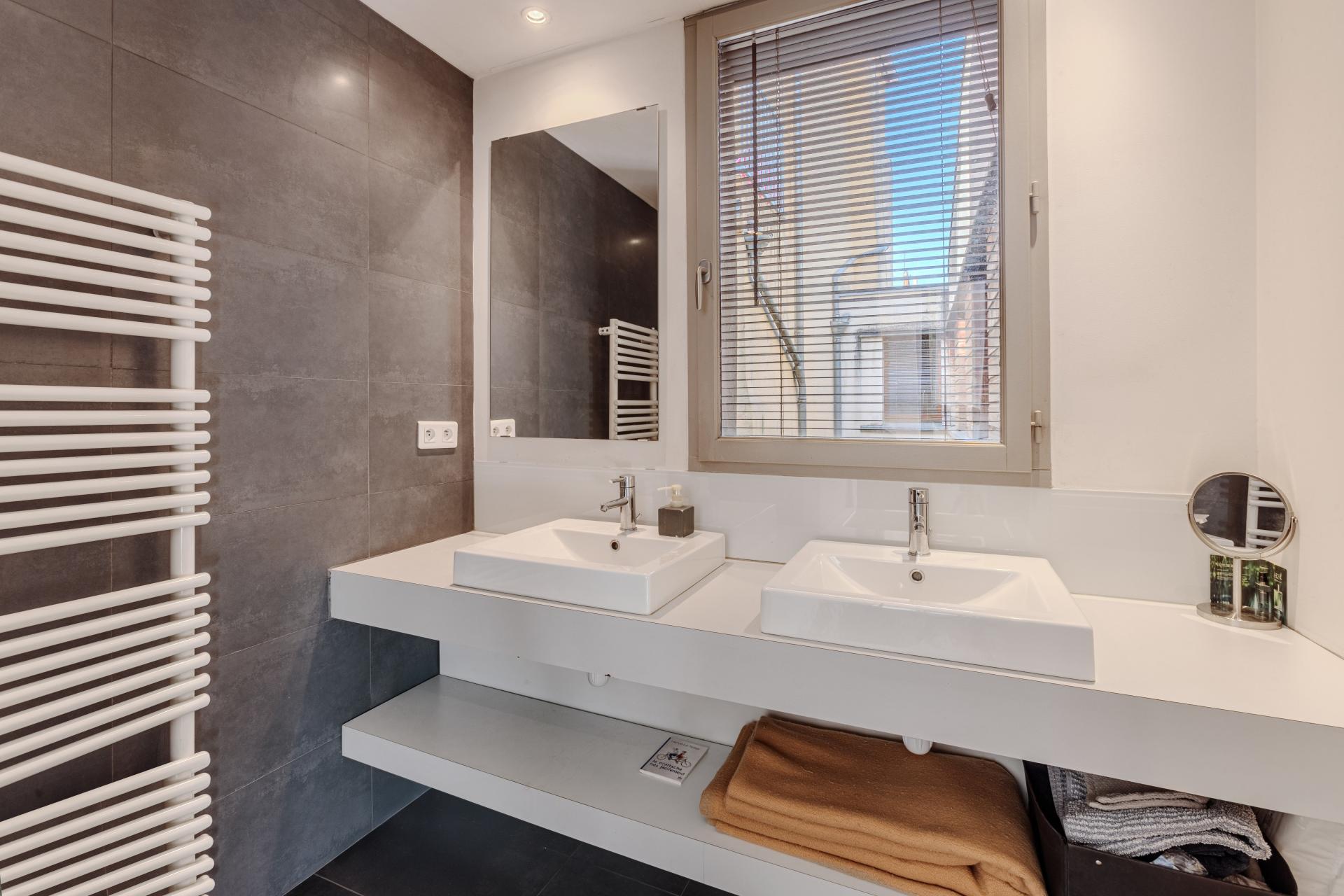 Photo 9 of the listing.