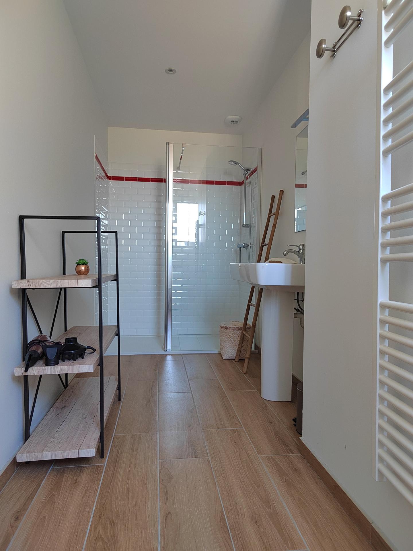 Photo 7 of the listing.