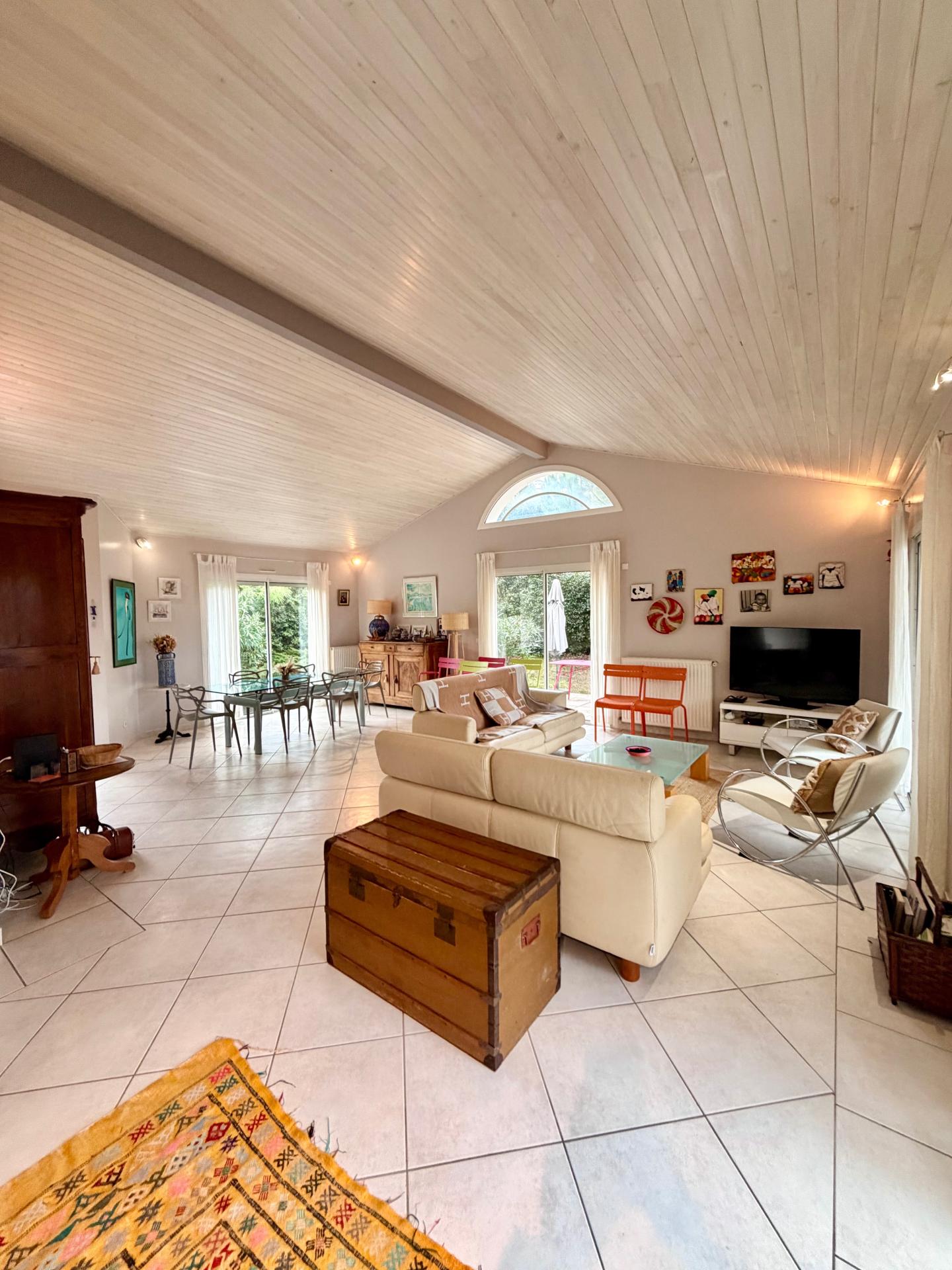 Photo 13 of the listing.