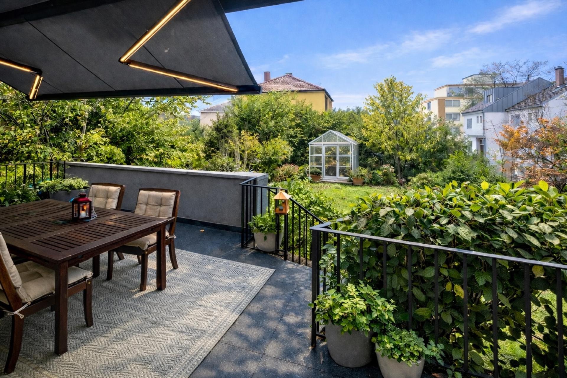 Photo 7 of the listing.