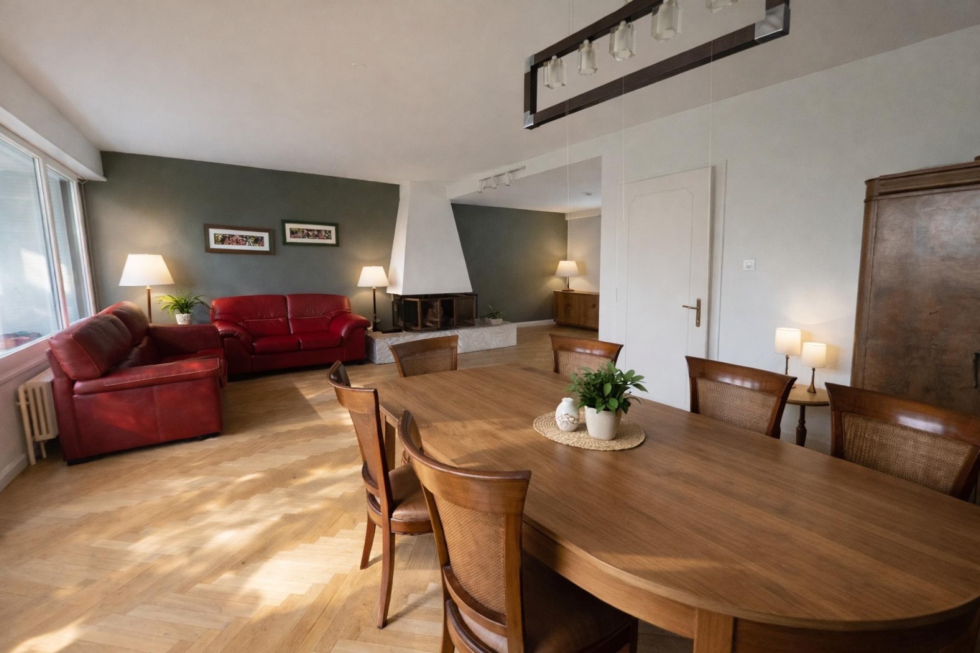 Photo 5 of the listing.