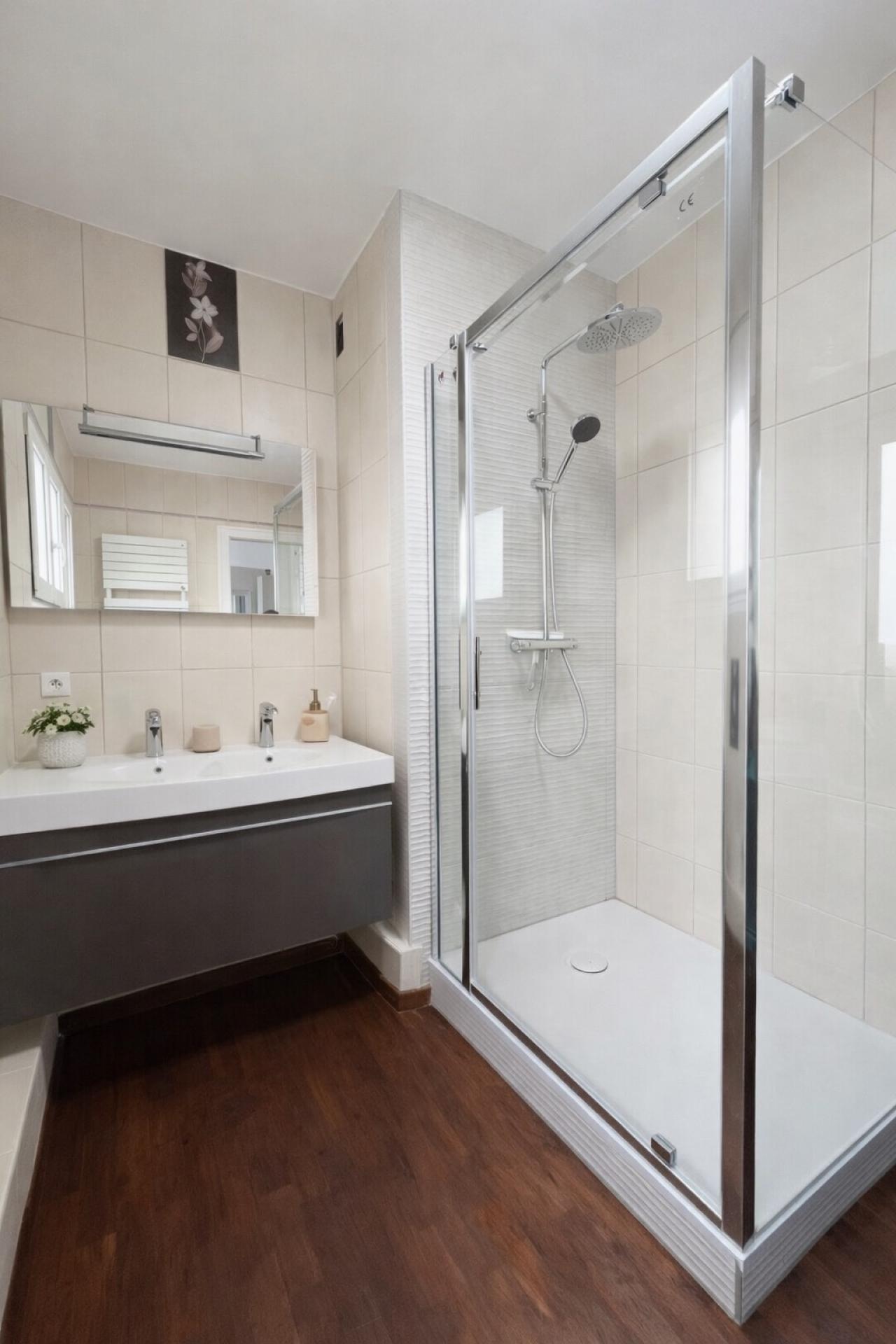 Photo 11 of the listing.