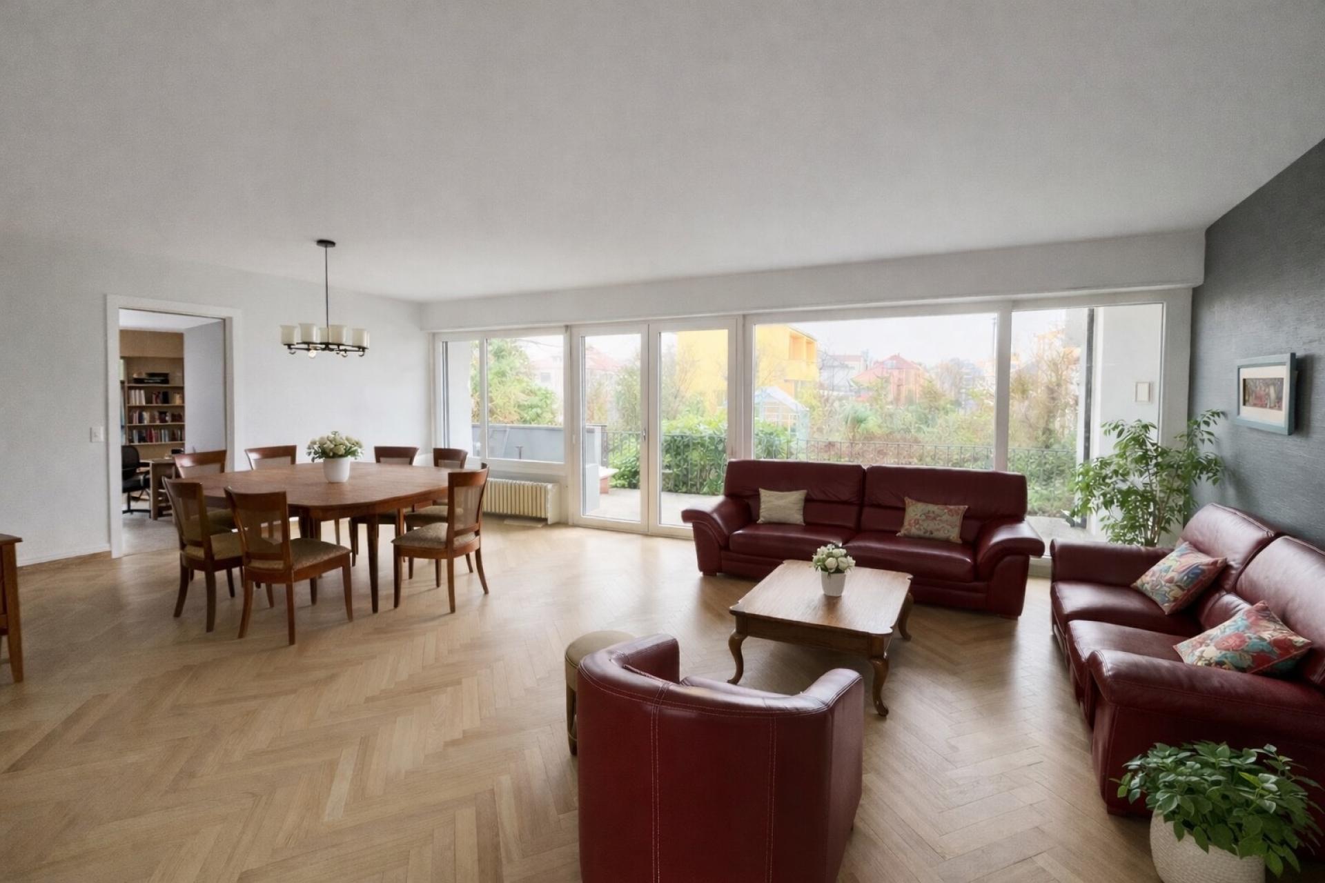 Photo 4 of the listing.