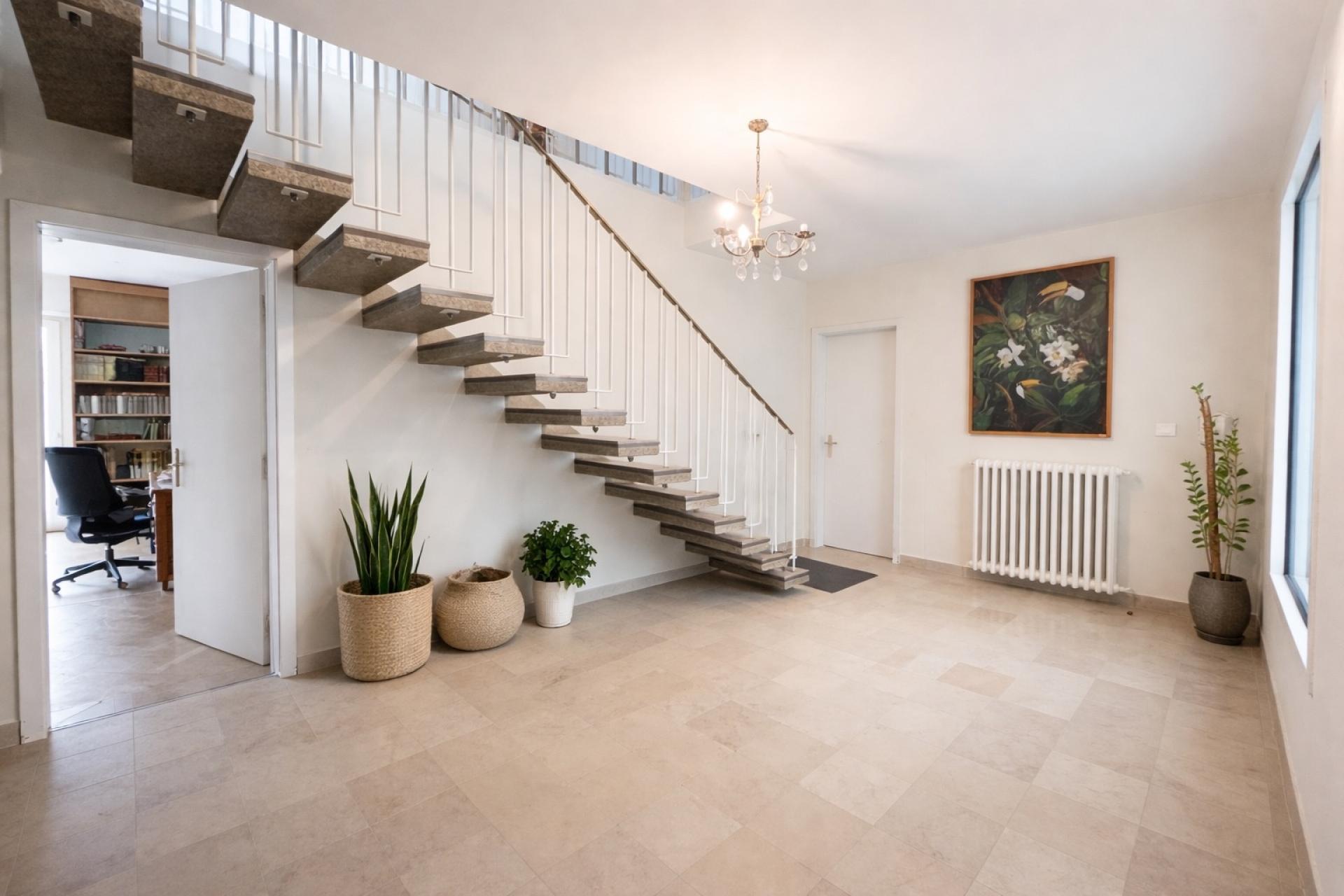 Photo 3 of the listing.