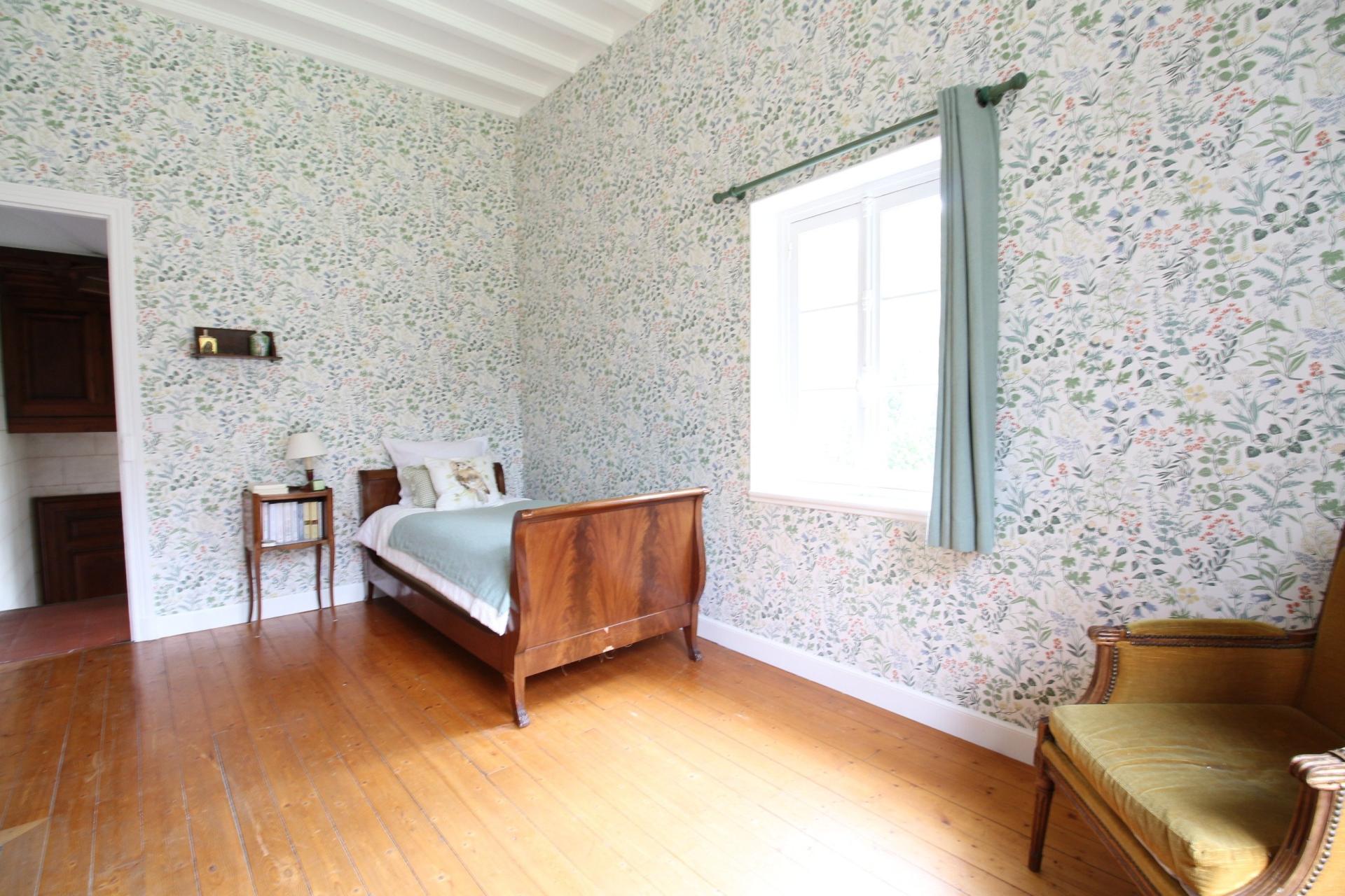 Photo 10 of the listing.